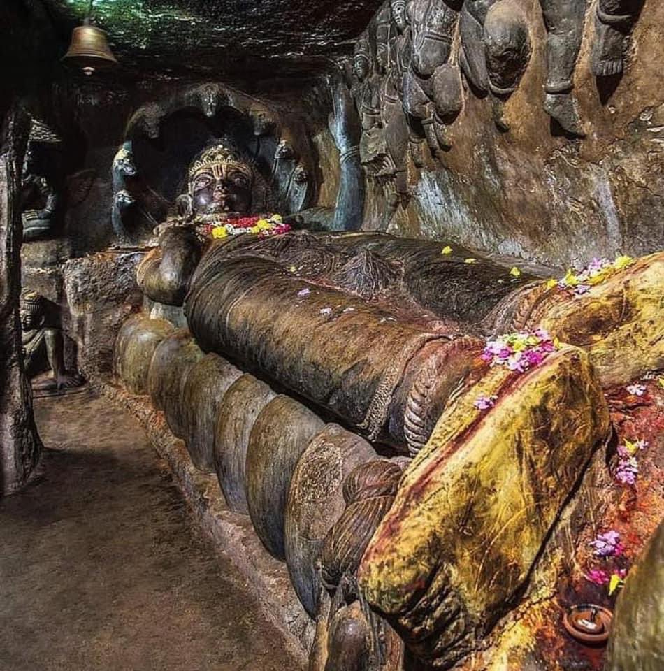 Inside of Undavalli Caves